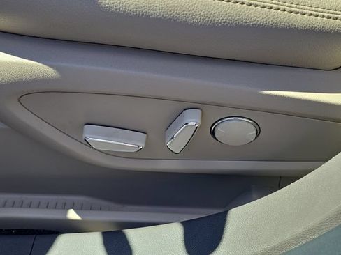 Used 2023 Lincoln Nautilus FWD image 6