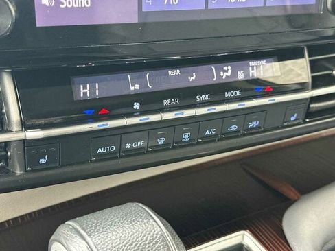 Used 2022 Toyota Sienna XLE image 24