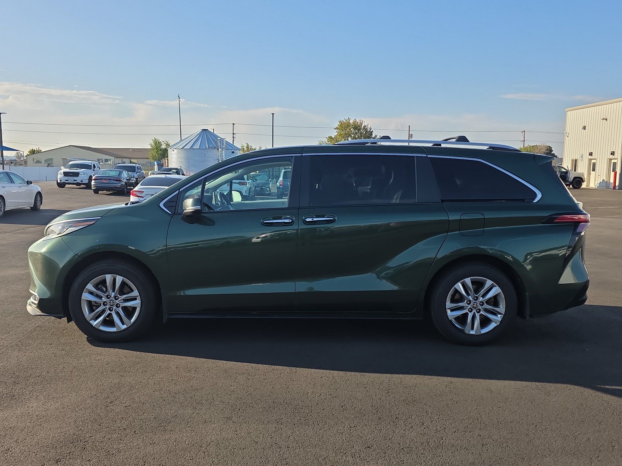 Certified 2023 Toyota Sienna Limited AWD/4WD image 4