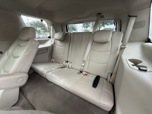 Used 2016 Cadillac Escalade Luxury RWD image 30