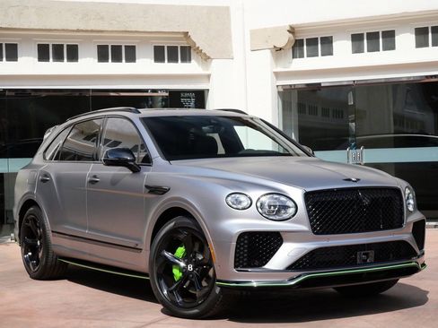 Used 2025 Bentley Bentayga image 1
