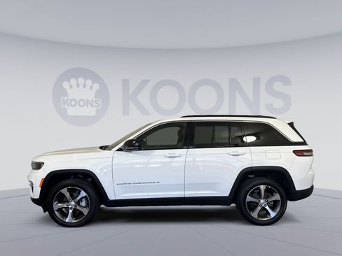Used 2025 Jeep Grand Cherokee Limited w/ Luxury Tech Group II AWD/4WD image 2