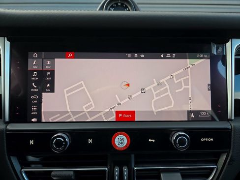 Certified 2022 Porsche Macan image 11