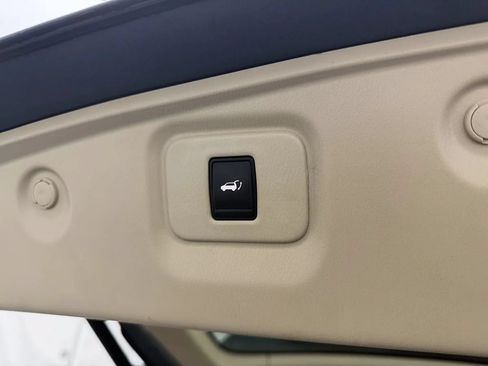 Used 2016 Nissan Pathfinder Platinum w/ Family Entertainment Package FWD image 32