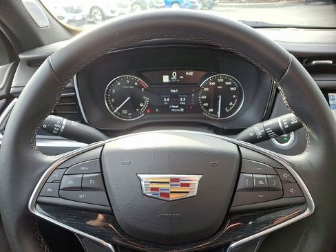 Certified 2025 Cadillac XT5 Premium Luxury w/ LPO, Floor Liner Package image 18