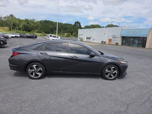 Used 2023 Hyundai Elantra SEL w/ Convenience Package FWD image 9