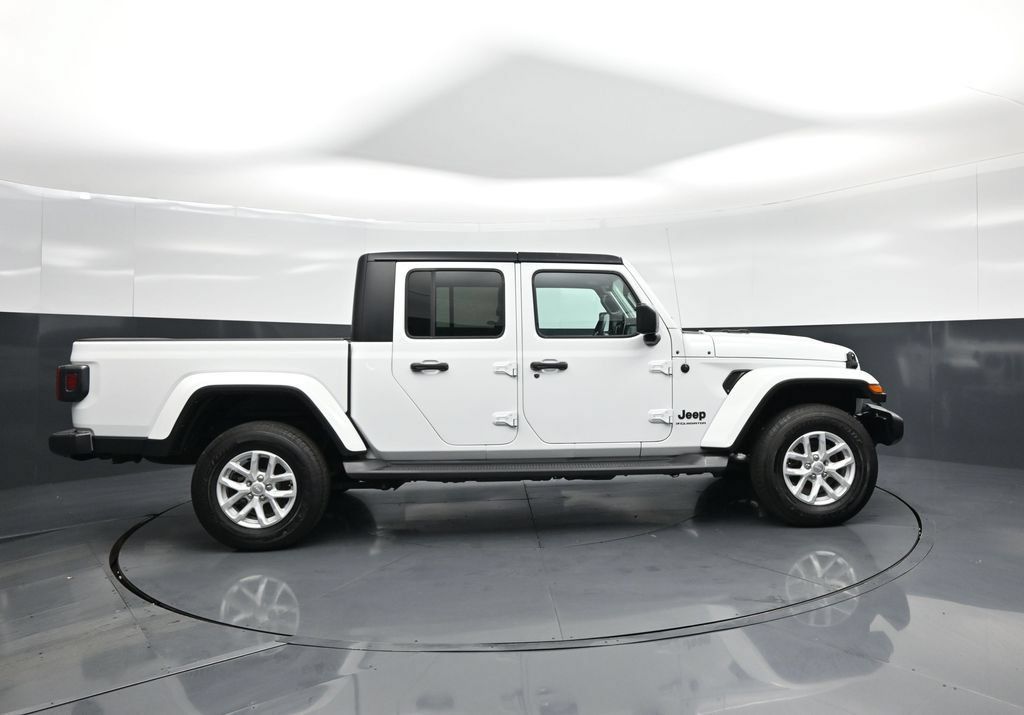 Used 2023 Jeep Gladiator Sport AWD/4WD image 18
