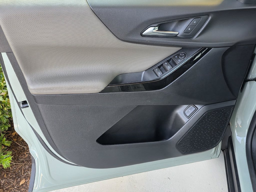 Used 2026 Chevrolet Equinox LT w/ Convenience Package II FWD image 30