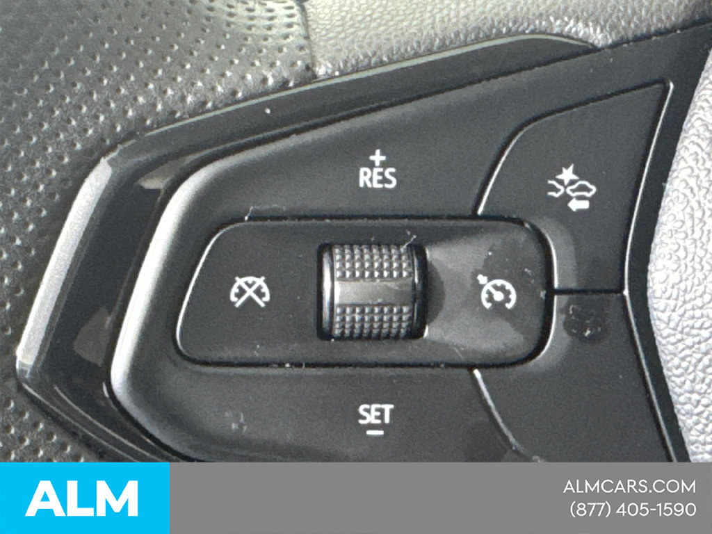 Used 2025 Chevrolet Trax LT FWD image 27