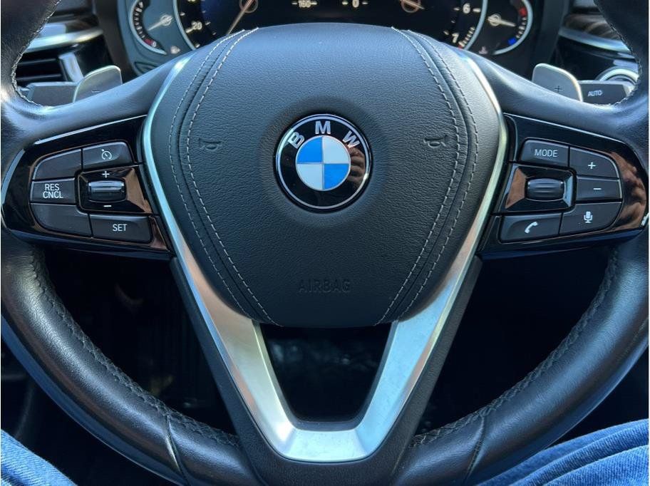 Used 2018 BMW 530i RWD image 11