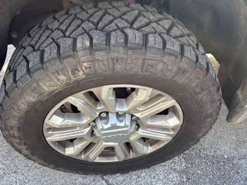 Used 2023 GMC Sierra 2500 Denali image 9