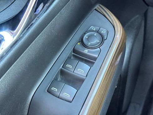 Used 2023 GMC Acadia SLE w/ Driver Convenience Package image 28