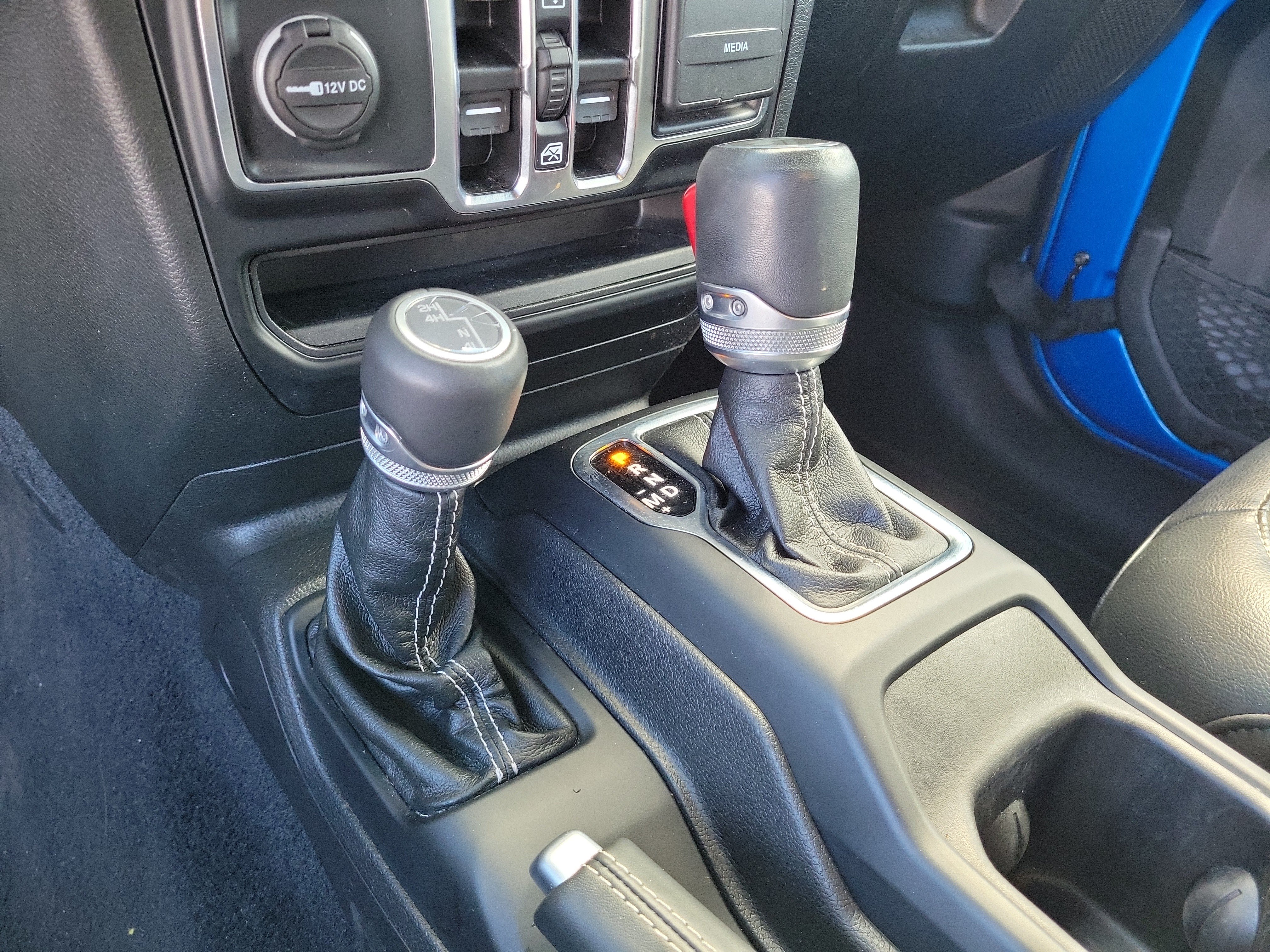 Used 2022 Jeep Wrangler Unlimited Sahara w/ Cold Weather Group AWD/4WD image 24