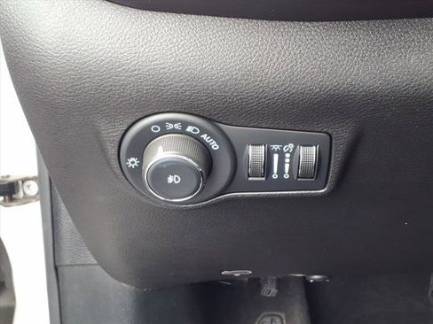 Used 2024 Jeep Compass Latitude image 20