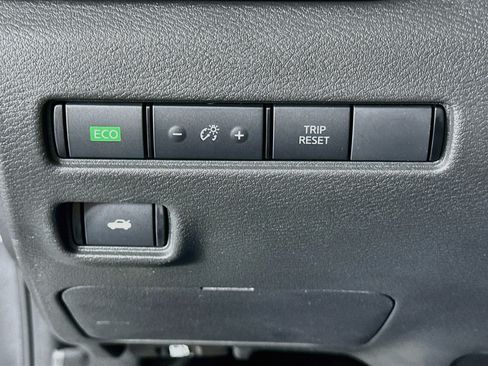 Used 2025 Nissan Sentra SV FWD image 16
