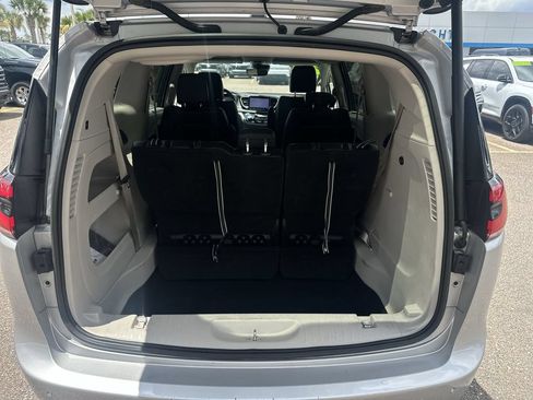 Used 2024 Chrysler Pacifica Touring-L FWD image 30
