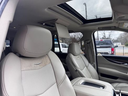 Used 2020 Cadillac Escalade Luxury image 16