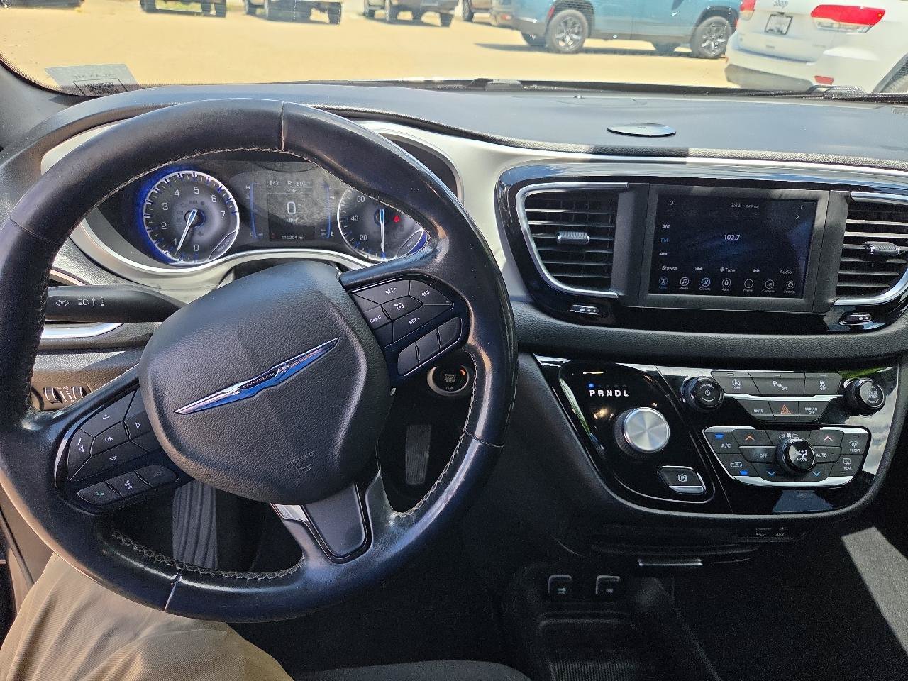 Used 2019 Chrysler Pacifica Touring Plus w/ S Appearance Package FWD image 8