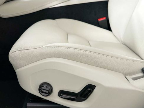 Used 2025 Volvo XC90 T8 Plus w/ Protection Package Premier image 15