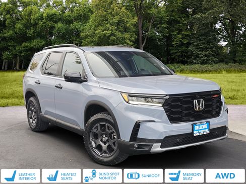 Used 2024 Honda Pilot TrailSport image 1