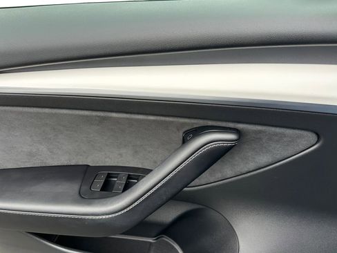 Used 2021 Tesla Model 3 Performance image 11