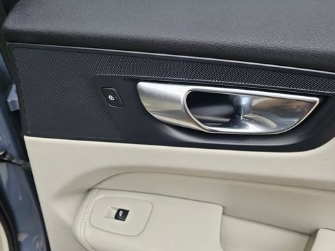 Certified 2023 Volvo XC60 B5 Plus w/ Climate Package image 11