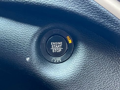 Used 2018 Jeep Cherokee Limited image 25