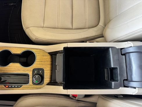 Used 2018 GMC Acadia Denali w/ Technology Package FWD image 16