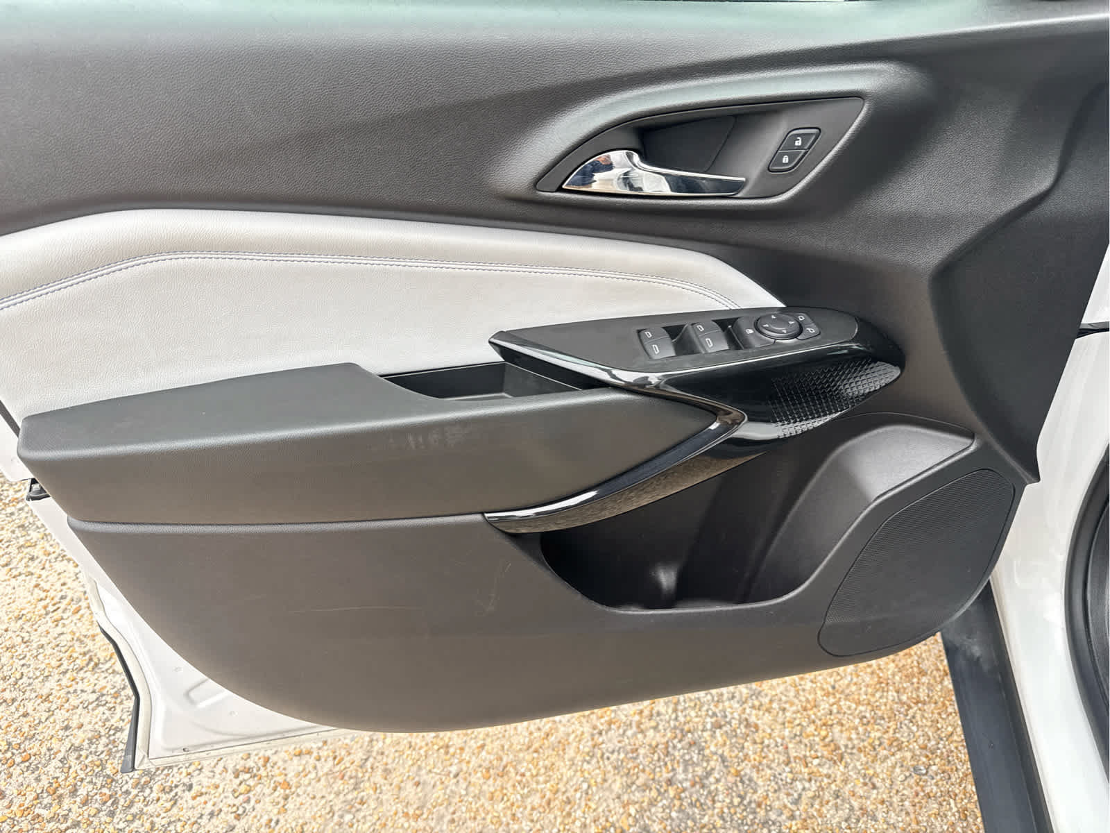 Used 2025 Chevrolet Trax LT FWD image 19