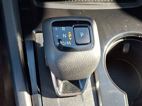 Used 2025 Nissan Rogue SV image 14