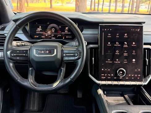 Used 2024 GMC Acadia AT4 w/ Luxury Package AWD/4WD image 3