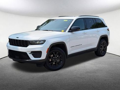 Used 2024 Jeep Grand Cherokee Altitude AWD/4WD image 2