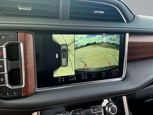 Used 2023 GMC Yukon Denali Ultimate AWD/4WD image 16