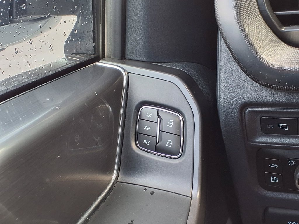 Used 2024 Ford F150 Lariat AWD/4WD image 39