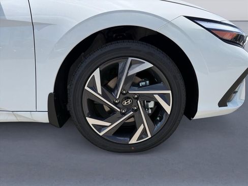 New 2026 Hyundai Elantra Limited FWD image 9