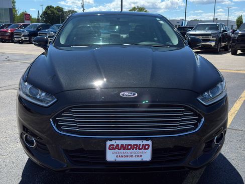 Used 2015 Ford Fusion SE w/ Equipment Group 201A FWD image 3