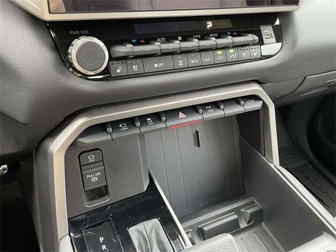 Used 2025 Toyota Tundra Limited image 29