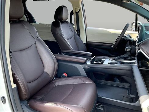Certified 2024 Toyota Sienna Platinum AWD/4WD image 8