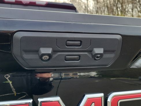 Used 2023 GMC Sierra 1500 AT4 w/ Technology Package image 9