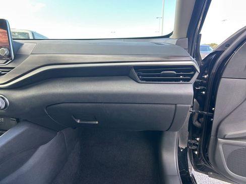 Used 2024 Nissan Altima 2.5 SV image 21