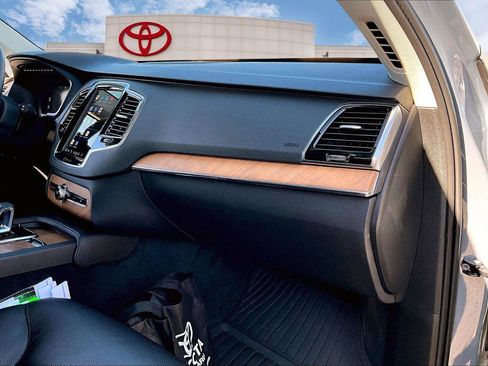 Used 2023 Volvo XC90 T8 Plus w/ Protection Package Premier image 16