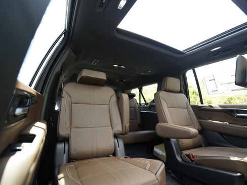 New 2026 Chevrolet Suburban High Country AWD/4WD image 15