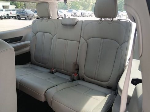 Used 2023 Jeep Wagoneer 4WD w/ Premium Group I image 18