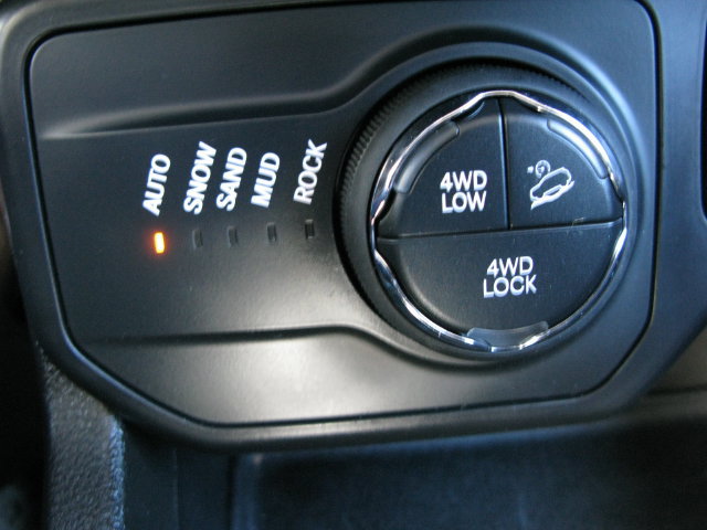 Used 2023 Jeep Renegade Trailhawk AWD/4WD image 23