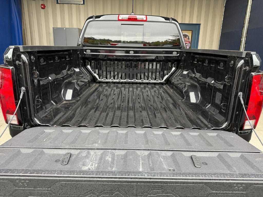 Used 2025 Chevrolet Colorado LT AWD/4WD image 23