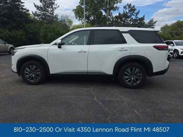 Used 2024 Nissan Pathfinder SV FWD image 4