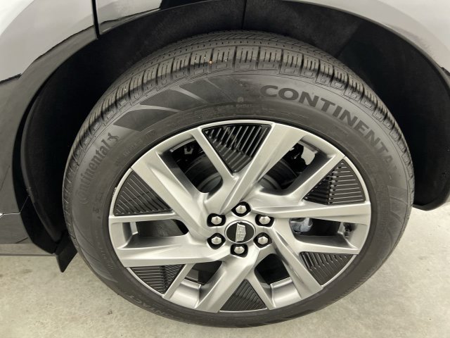 Used 2027 Cadillac Optiq Luxury RWD image 33