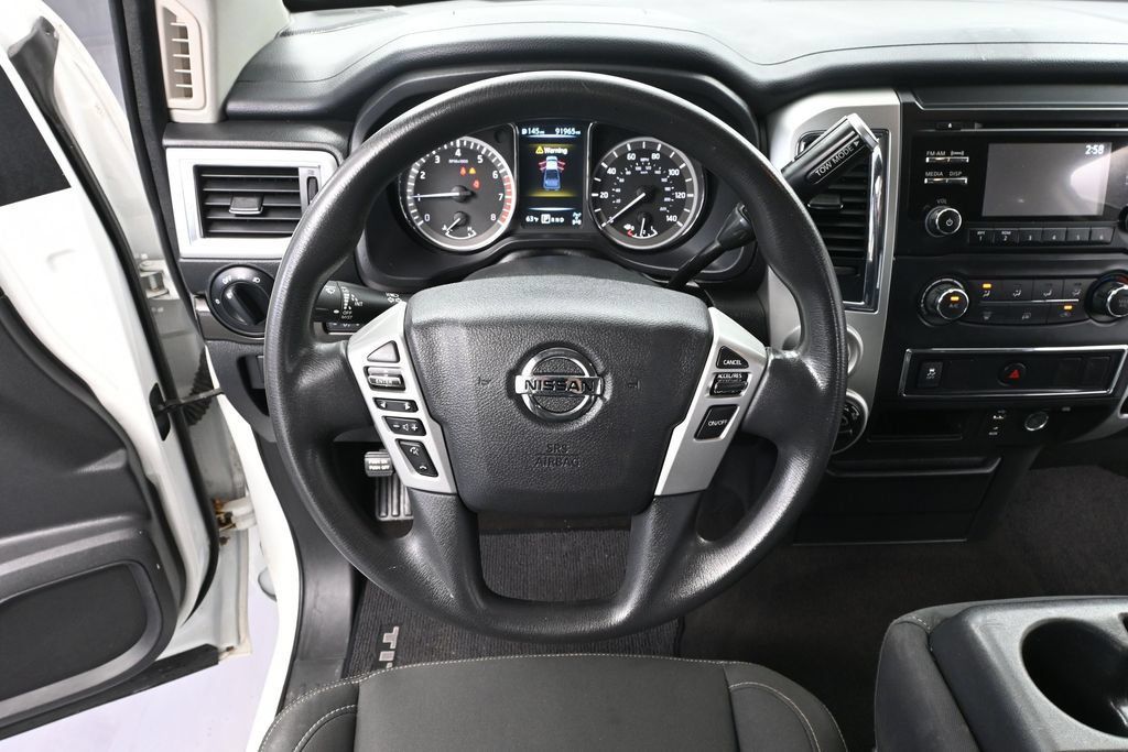 Used 2018 Nissan Titan SV AWD/4WD image 18