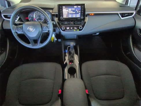Used 2022 Toyota Corolla LE image 16