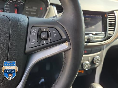 Certified 2022 Chevrolet Trax LT w/ LT Convenience Package FWD image 23